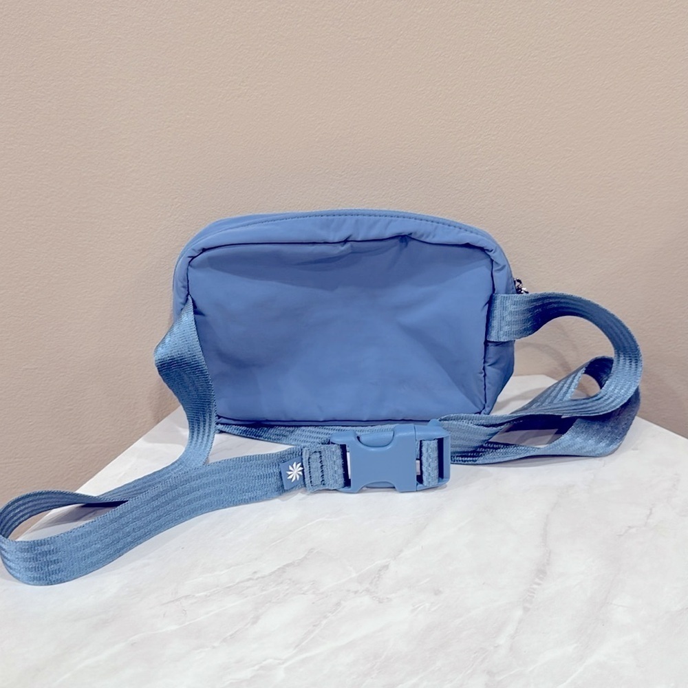 🔥Atheleta Crossbody or Belt Bag🔥 - Picture 2 of 5